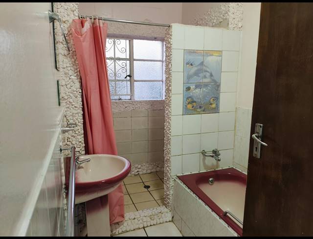 5 BEDROOM HOUSE FOR SALE IN WILGEHOF